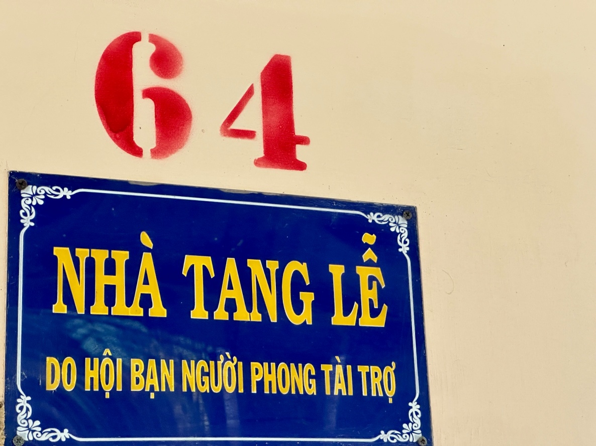 Thăm người cùi VN 12.jpg